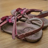 Кожени сандали Clarks, 30ти номер, снимка 3 - Детски сандали и чехли - 37363803