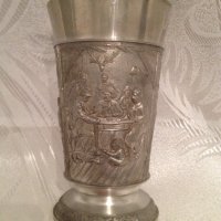 Немска старинна чаша на столче от калай 250 мл. забавни кръчмарски сцени, снимка 2 - Други ценни предмети - 43186312