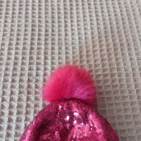 Коледна шапка с пайети H&M с подарък клинче, снимка 4 - Шапки, шалове и ръкавици - 38568655