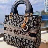 Дамска чанта Christian Dior, снимка 1 - Чанти - 32216171