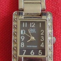 Елегантен модел дамски часовник  Q/Q QUARTZ WATER REZIST много красив стилен 18212, снимка 4 - Дамски - 37455842