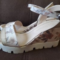 Продавам нови дамски сандали, снимка 5 - Сандали - 36764423