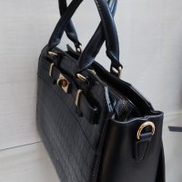 Дамска черна стилна чанта, снимка 2 - Чанти - 43849514