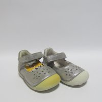№19 Детски обувки D.D.step естествена кожа сребърни, снимка 1 - Детски обувки - 32269282