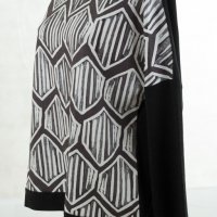 Черна дамска блуза с принт в бяло и сиво марка La Aurora XL/2XL, снимка 4 - Блузи с дълъг ръкав и пуловери - 26622452