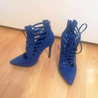 Уникални сини обувки с високи токчета с връзки и червена подметка - 37 размер, снимка 3 - Дамски обувки на ток - 44884995