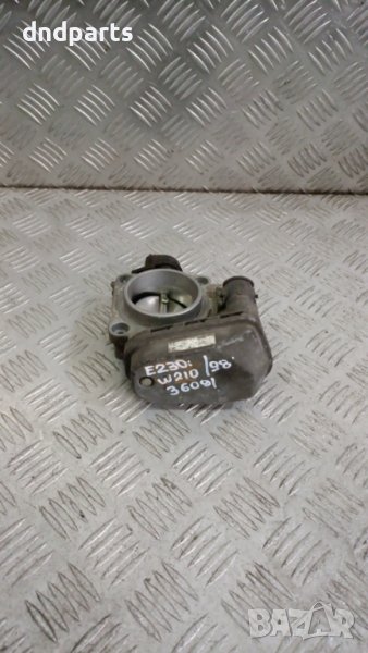 Дроселова клапа Mercedes E230i W210 1998г.	, снимка 1
