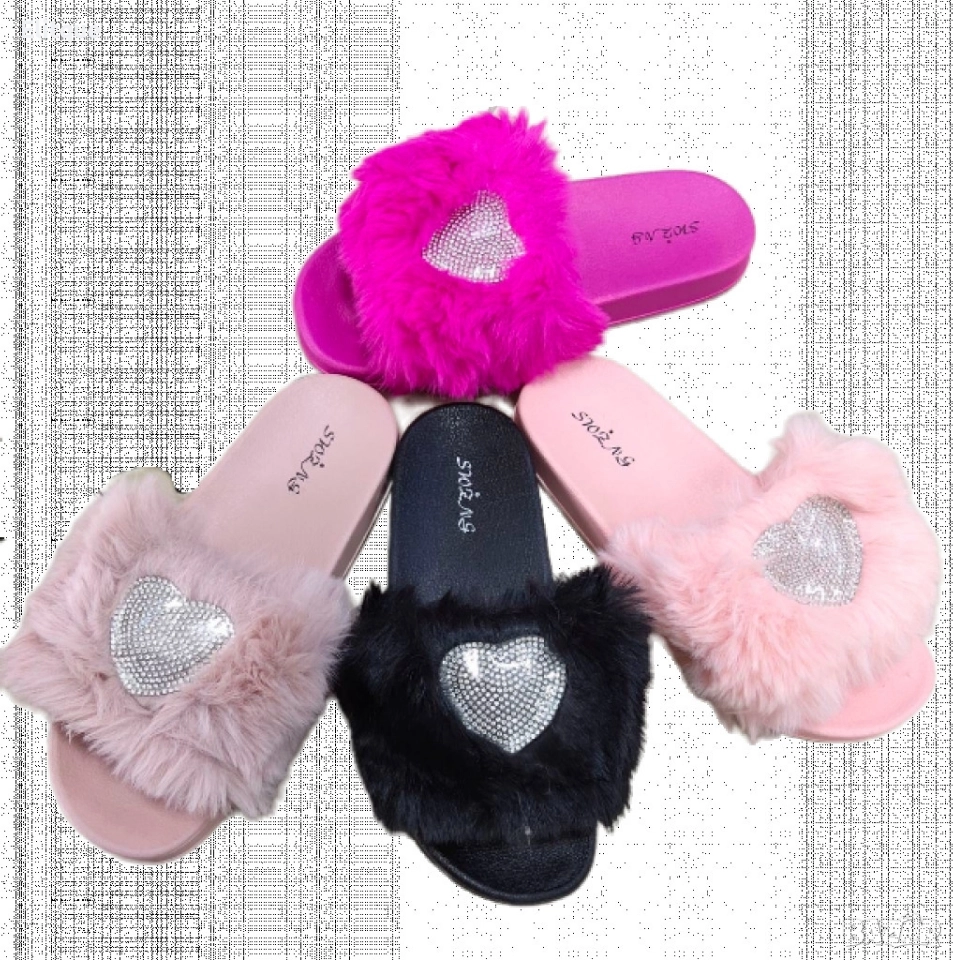 Сладки дамски чехли с пух и романтично сърчице за вълнуваща лятна визия., снимка 1