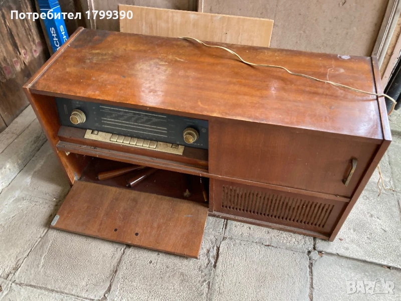 Продавам ретро радио грамофонен шкаф за редтавриране, снимка 1