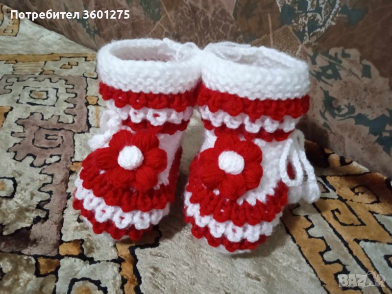 Бебешки терлички нови ръчно плетени с цветчета и връзки в червено и бяло  , снимка 1