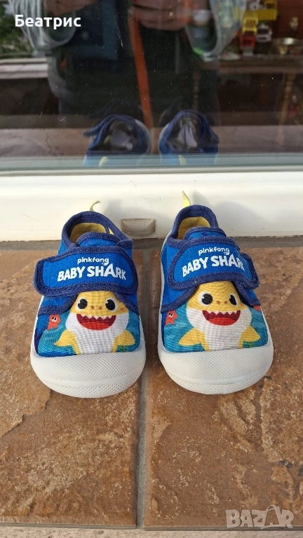 Олекотени пантофи с Baby shark, снимка 1
