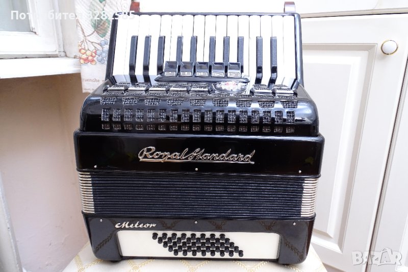 Акордеон Royal Standard Meteor 40 баса, снимка 1