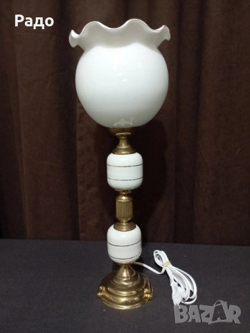 Комплект от две порцеланови лампи с бели стъклени абажури, снимка 2 - Настолни лампи - 52035605