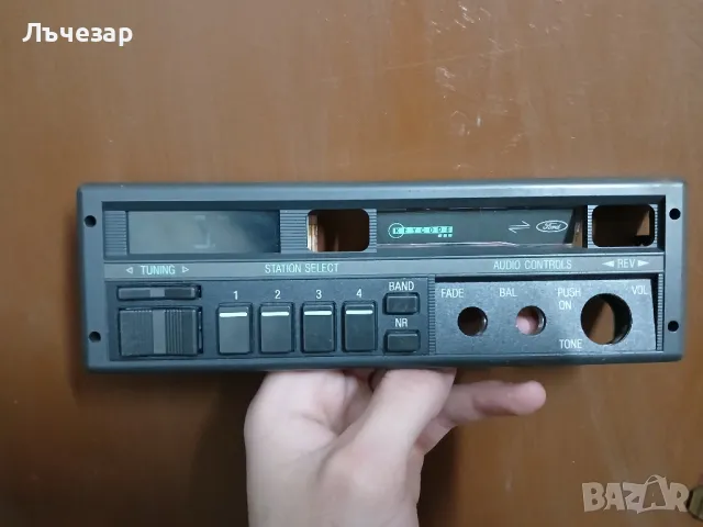 Панел за касетофон Ford Sierra