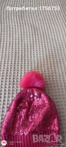 Коледна шапка с пайети H&M с подарък клинче, снимка 4 - Шапки, шалове и ръкавици - 38568655