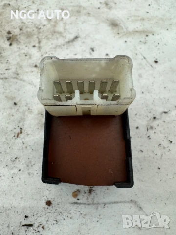 Оригинален бутон за управление на ел. огледала Toyota 1996–2002, снимка 2 - Части - 51398407