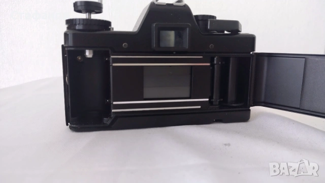 Praktica B 100 електронен + Prakticar 2.4/50mm + 2.8/135mm | Аналогова камера , снимка 4 - Камери - 53604572