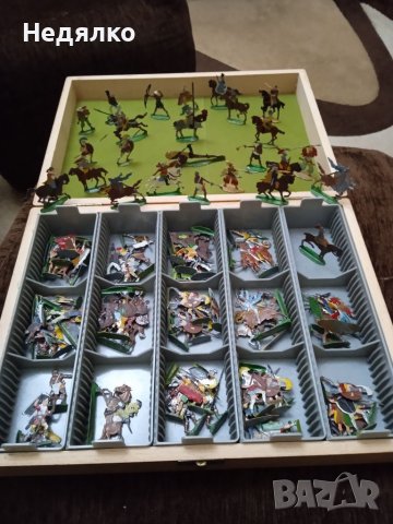 Уникално,105бр стари оловни фигурки 