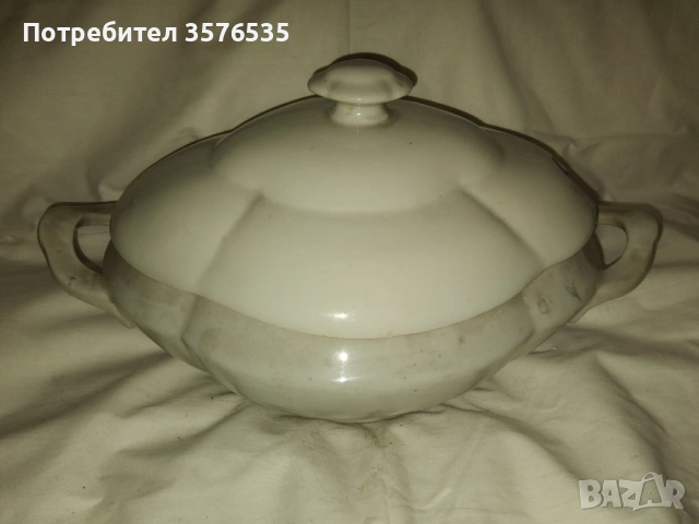 Продавам стар порцеланов супник.