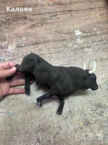 Бик пластмасов фигура 