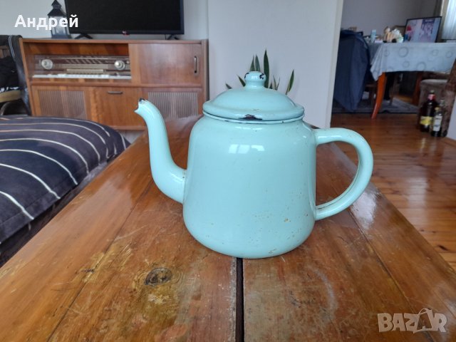 Стар емайлиран чайник #42