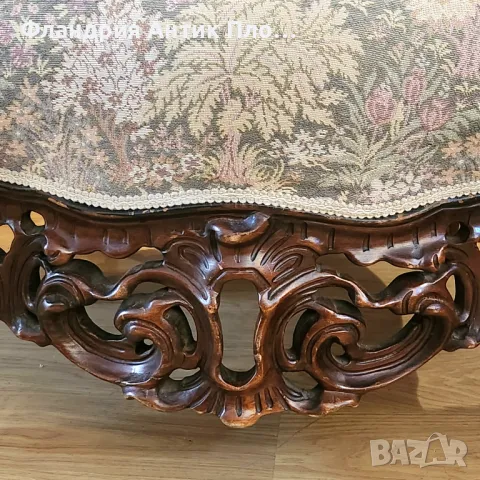 Антично кресло с ръчно резбована дървена рамка и флорална дамаска, снимка 4 - Дивани и мека мебел - 48390745