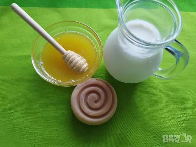 Натурален сапун "Мед и козе мляко", снимка 3 - Козметика за тяло - 52294045