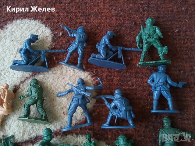 Войници пластмасови 12 броя 25258, снимка 7 - Колекции - 52107078
