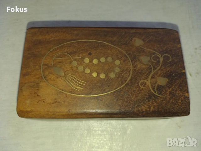 ДЪРВЕНА КУТИЯ ЗА БРОЕНИЦИ С МЕСИНГ