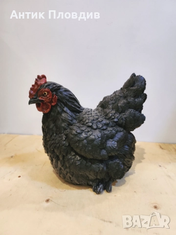 Декоративна черна кокошка от полирезин