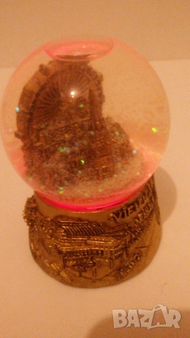 Снежен глобус Виена; Vienna by night snow globe; свети в тъмното с различни цветове, снимка 13 - Декорация за дома - 51747051