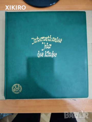 Продавам класьор с пощенски марки.