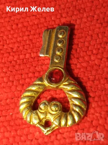 СТАРО ПОЗЛАТЕНО БРОНЗОВО КЛЮЧЕ с ФАСЕТ КРИСТАЛ - АРТ ДЕКО МЕДАЛЬОН 5535, снимка 8 - Антикварни и старинни предмети - 35653693