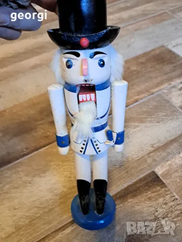 дървена фигура на хусар лешникотрошач   2/4, снимка 5 - Статуетки - 47777111