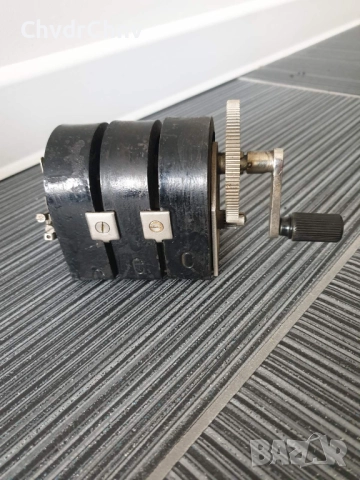 Малко старо динамо с манивела/телефонен магнитен генератор на ток, снимка 2 - Антикварни и старинни предмети - 52840312