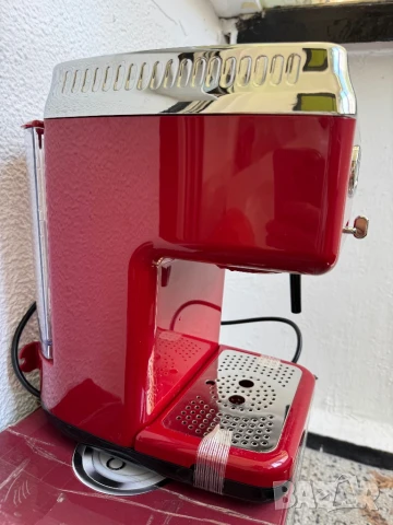 Еспресо Кафемашина Russell Hobbs Retro Ribbon Red 28250-56, 1350W, 15bar!, снимка 3 - Кафемашини - 50463462