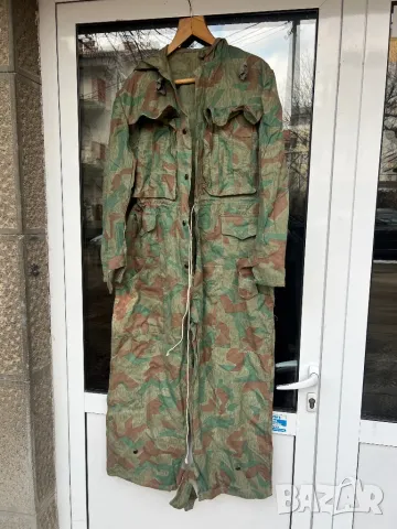 Продавам камуфлажни гащеризони 