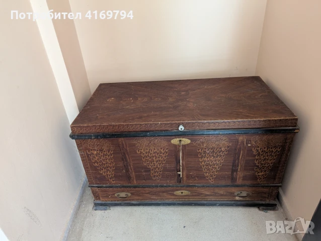 Продавам старинна ракла