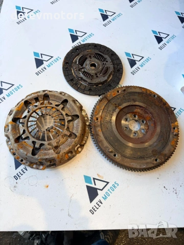 13451-0Q012 комплект съединител маховик, притискател и феродо от Toyota Aygo 1.0 VVTI, 2018, 72 ph.