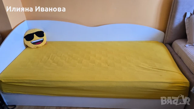 Единично легло бял гланц с матрак и механизъм за повдигане, снимка 2 - Спални и легла - 50671650