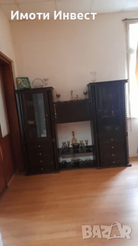 Полуобзаведен етаж от къща в СЦ, снимка 1