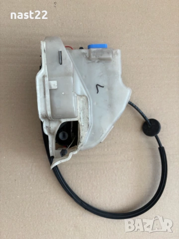 Предна лява брава за врата Фолксваген Голф 5/Golf 5 -2 врати, снимка 2 - Части - 53478054