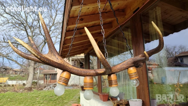 Ръчно изработен полилей,лампа,осветление от масивен рог с дървени чашки, снимка 2 - Полилеи - 53503757