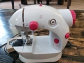 Шевна машина с педал на батерии, снимка 4