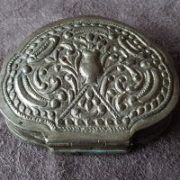 Стара българска възрожденска сребърна кутийка за емфие 19век, снимка 4 - Антикварни и старинни предмети - 33066769