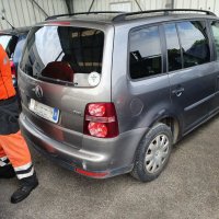 VW Touran 1.9 TDi 2009 г., снимка 3 - Автомобили и джипове - 32787965