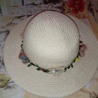 Плажна шапка с периферия/ капела с цветчета, снимка 2 - Шапки - 37435481