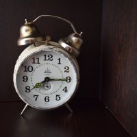 Стар румънски часовник-будилник, снимка 1 - Антикварни и старинни предмети - 32251003