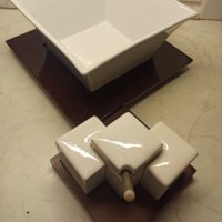 Елегантна порцеланова купа и комплектен прибор с дървени стойки, снимка 1 - Други - 38861650