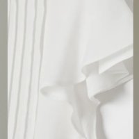 Бяла шифонена блуза без ръкав с къдрички на раменете, снимка 2 - Потници - 40853786